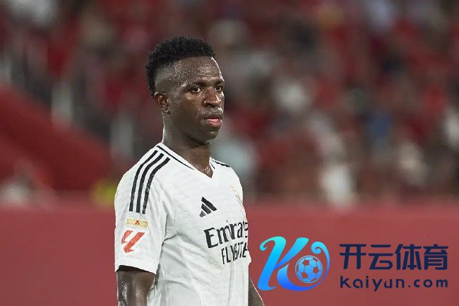 皇马主力时尚维尼修斯伤缺